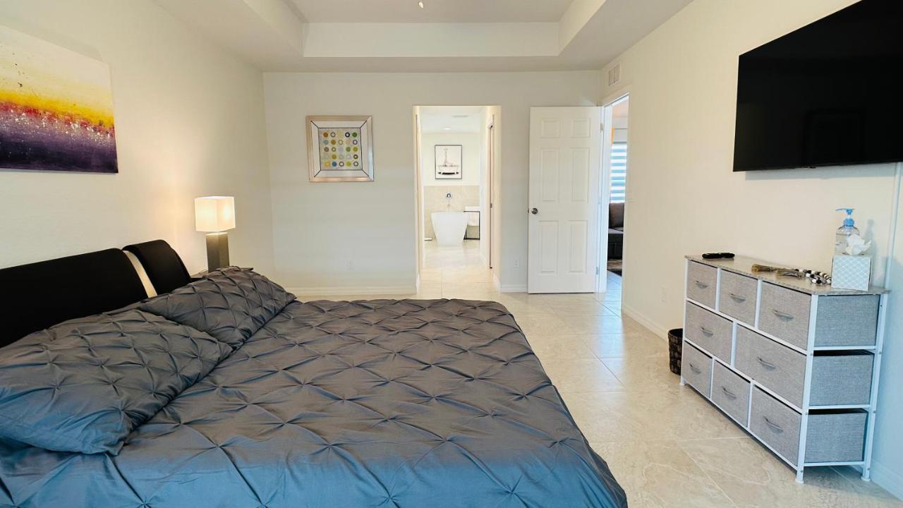 The Salt Life Get Away - Cape Coral, Florida Villa Exterior photo